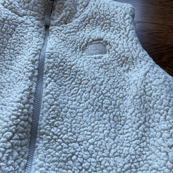 The north face reversible vest - Picture 8 of 11